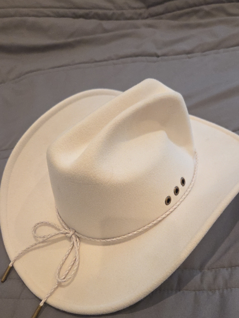 White Felt Cowboy Hat - Classic Western Style